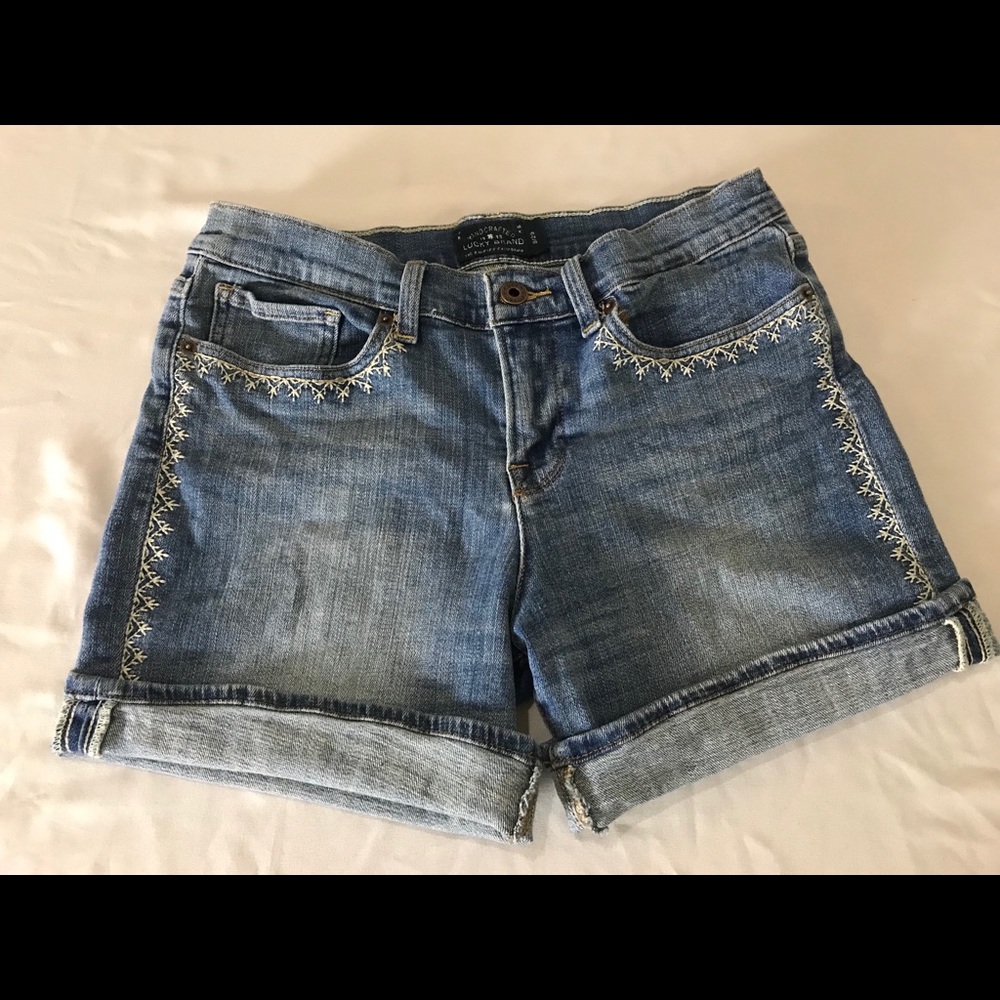 Lucky Brand embroidered denim shorts size 29